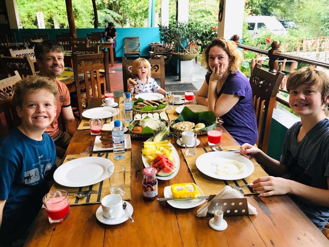 Hungry Lion Resort Sigiriya Luaran gambar
